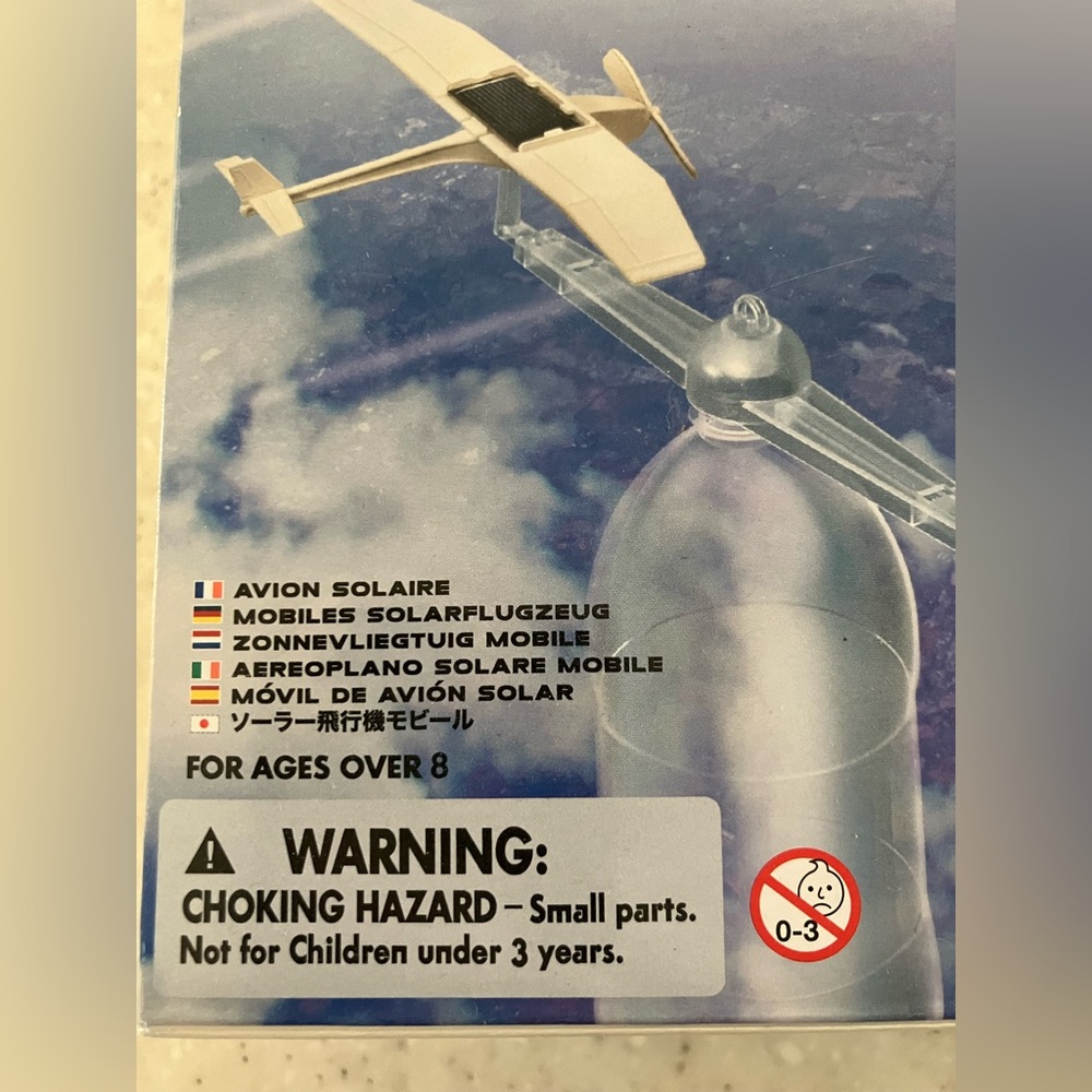 NWT Solar Powered Plane Mobile - Brain Toy Award Winner 🏅 - Picture 4 of 8